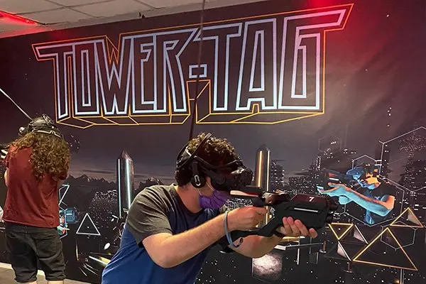 שחקנים בזירת VR